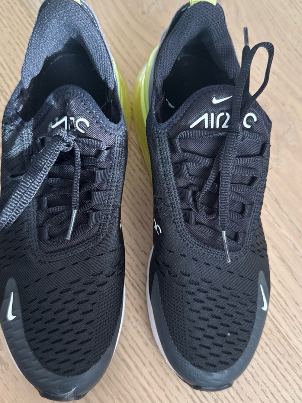 Nike Kids Black Sneakers with Neon Yellow Heel
Big Kids 6.5 / Men 6.5 / Ladies 8